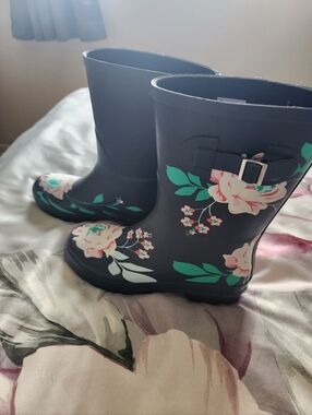 BRAND NEW Women’s Floral Waterproof Rain Boots - Black with Pink & Green